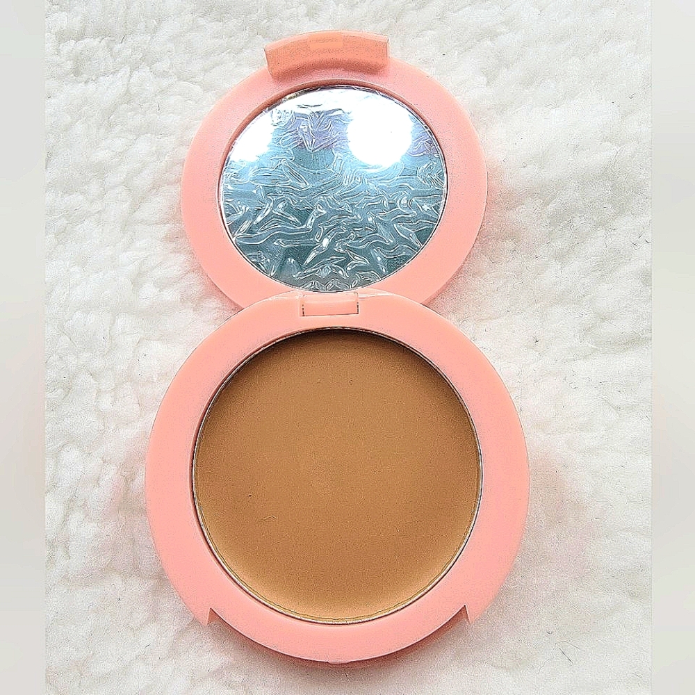 Shainab Cream Bronzer in Beach Babe!